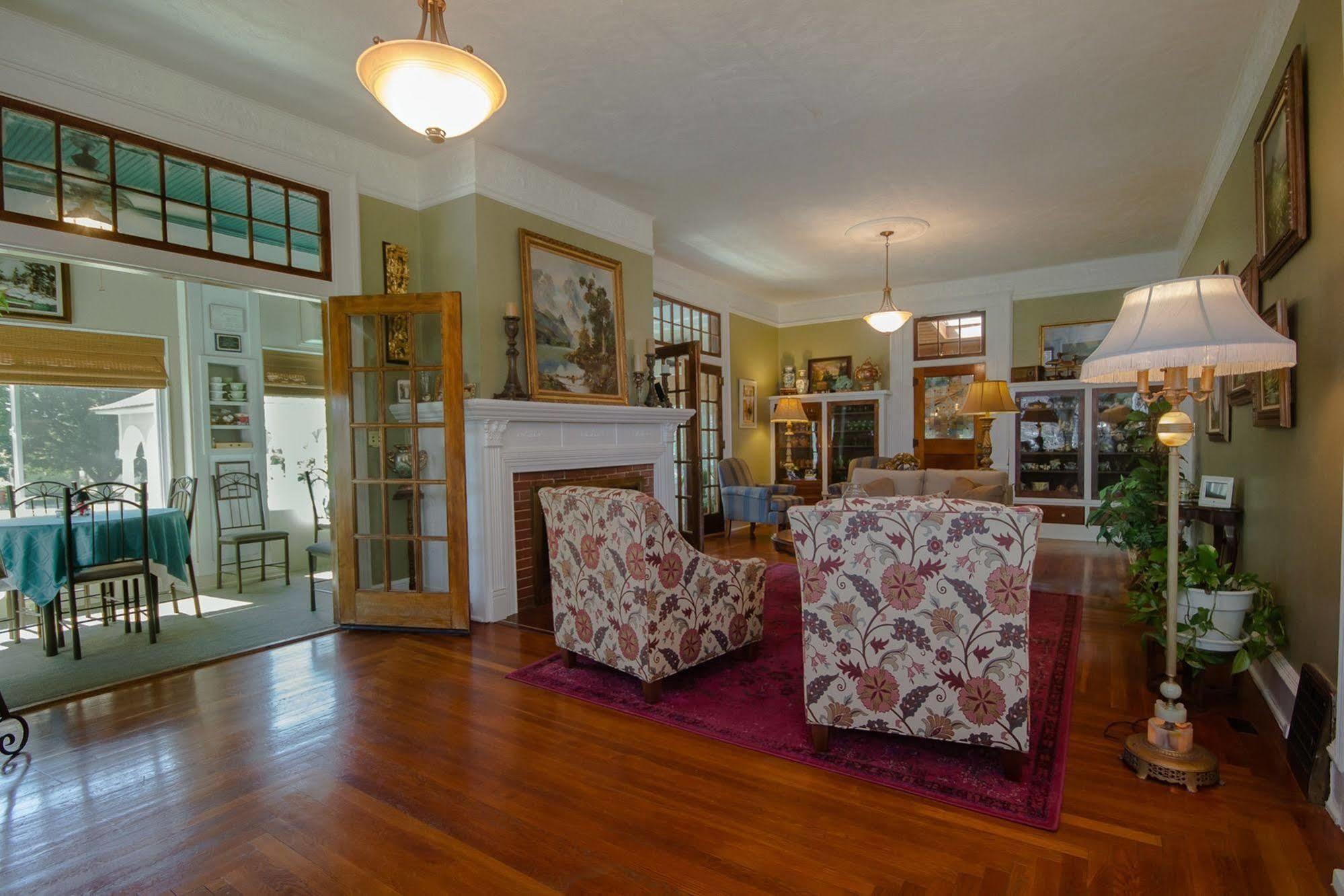 Dickey House Bed And Breakfast Marshfield Bagian luar foto