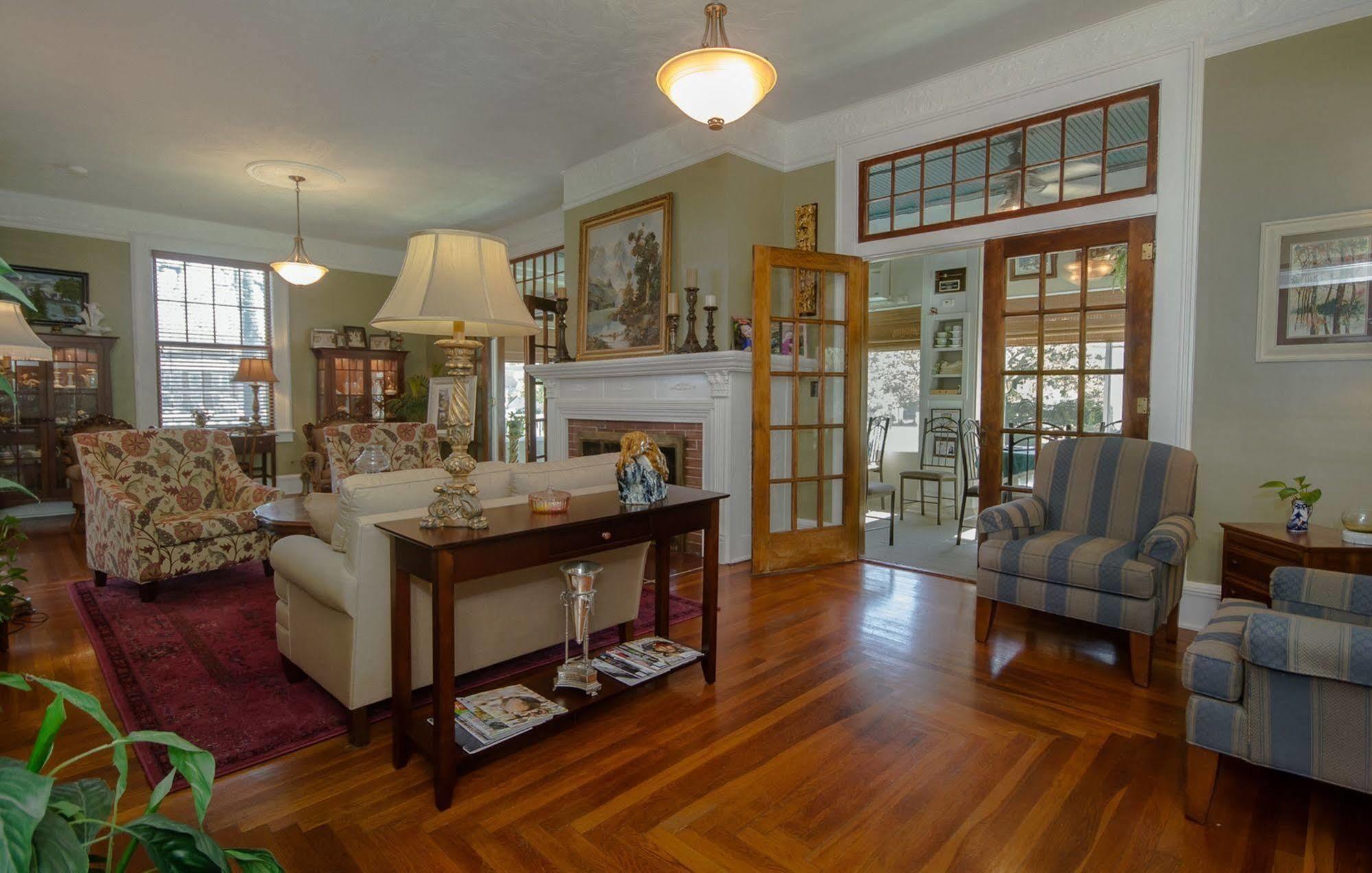 Dickey House Bed And Breakfast Marshfield Bagian luar foto
